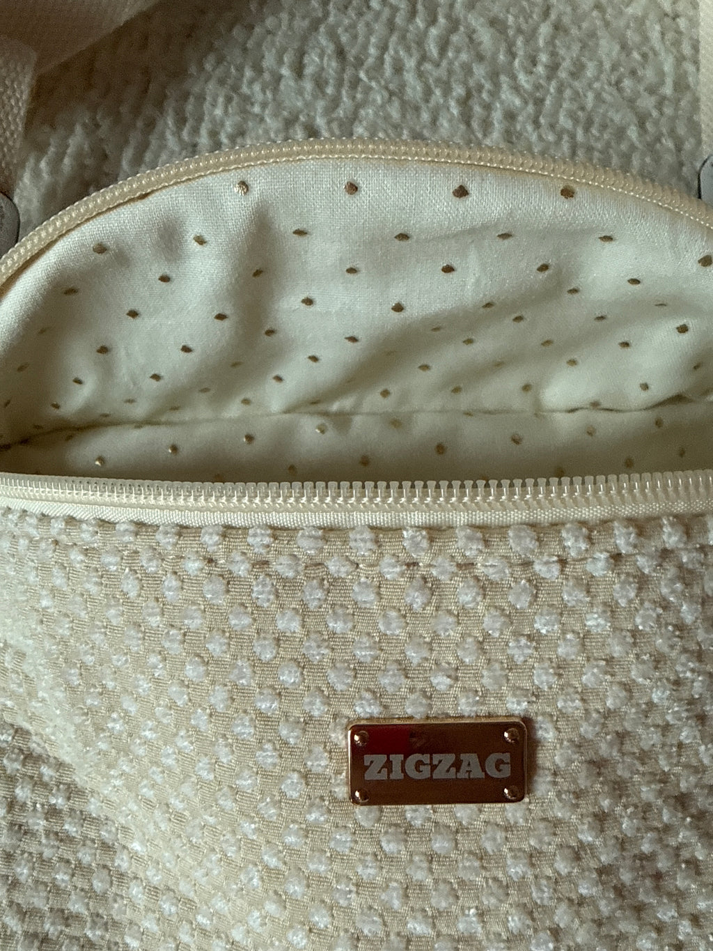 Small Side Kick – Dots & Cream